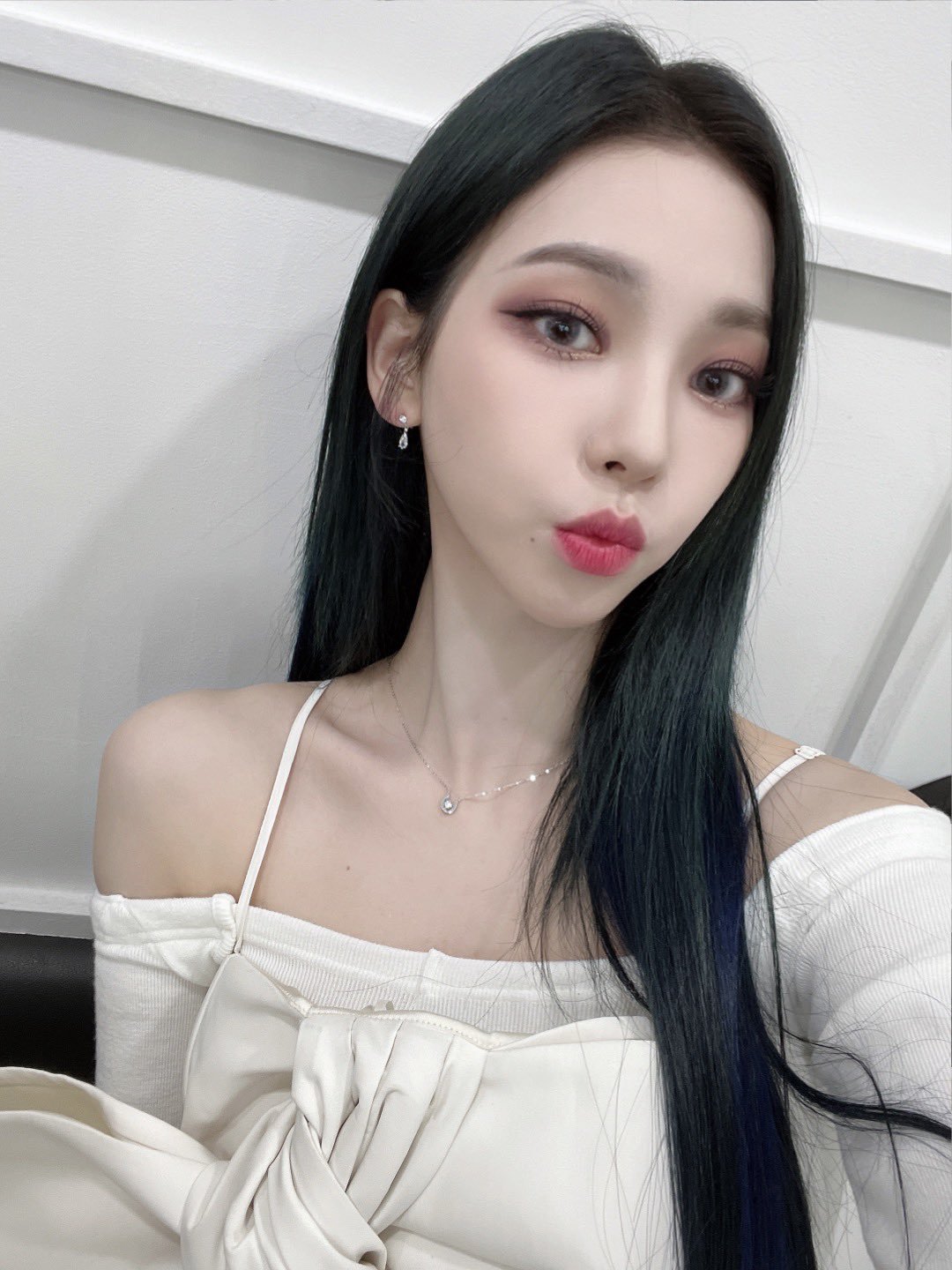美女图片微信头像侧脸_美女头像