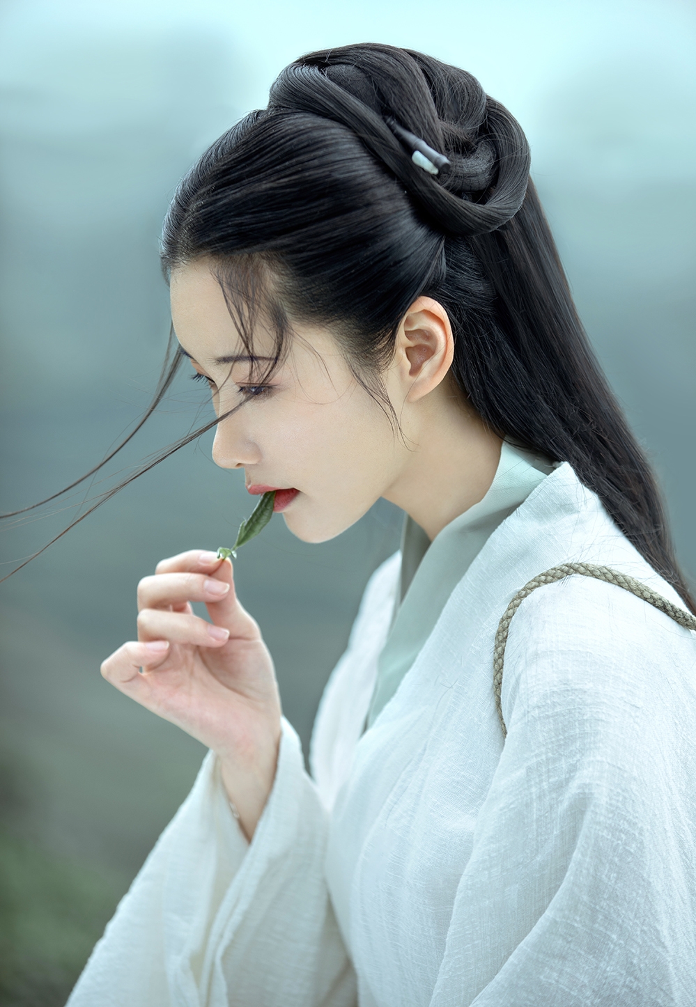 美女照片侧脸好看头像_美女自拍