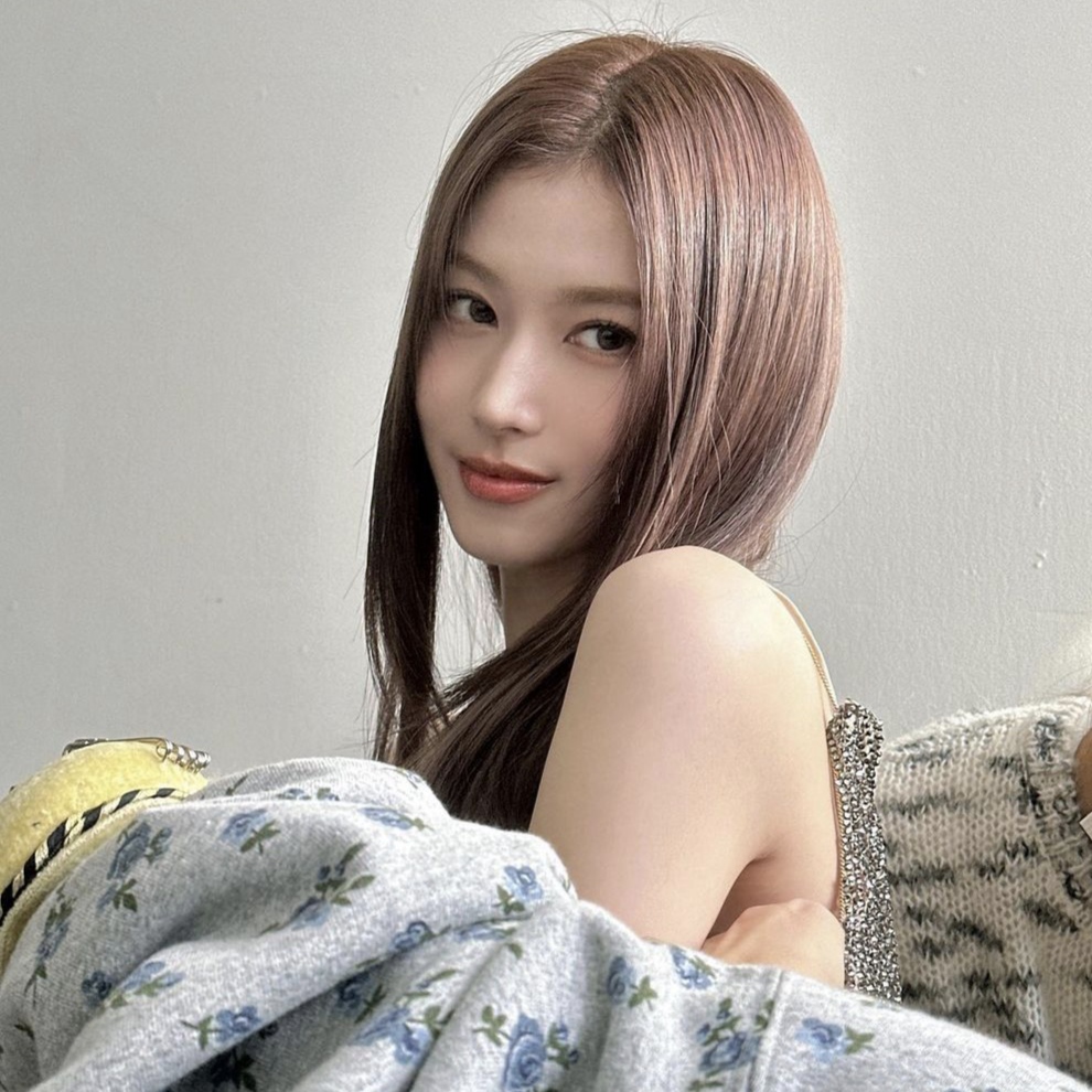 美女头像真人侧脸_美女头像真人头像高清