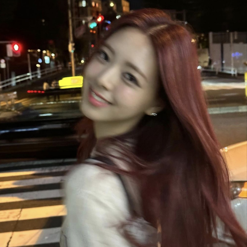 美女图片微信头像侧脸_美女头像jpg格式