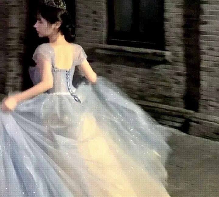 美女头像卡通_美女头像背影