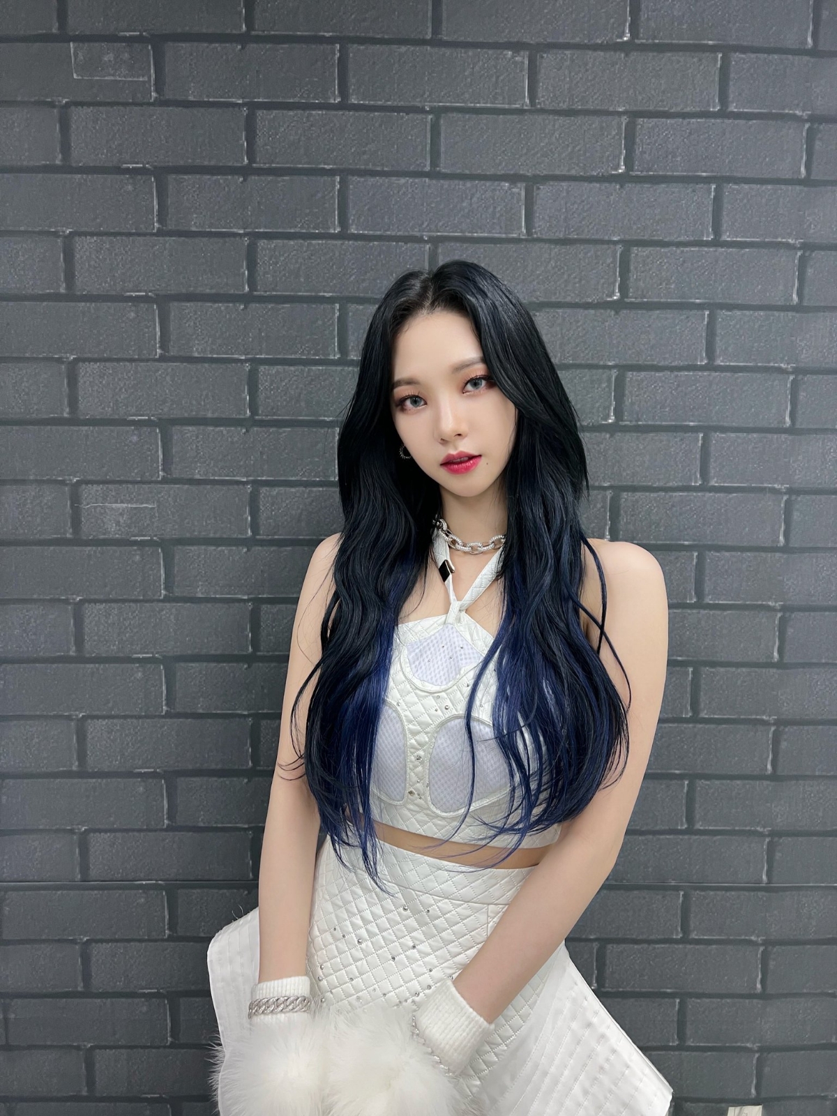美女照片游泳壁纸_美女头像甜美背影