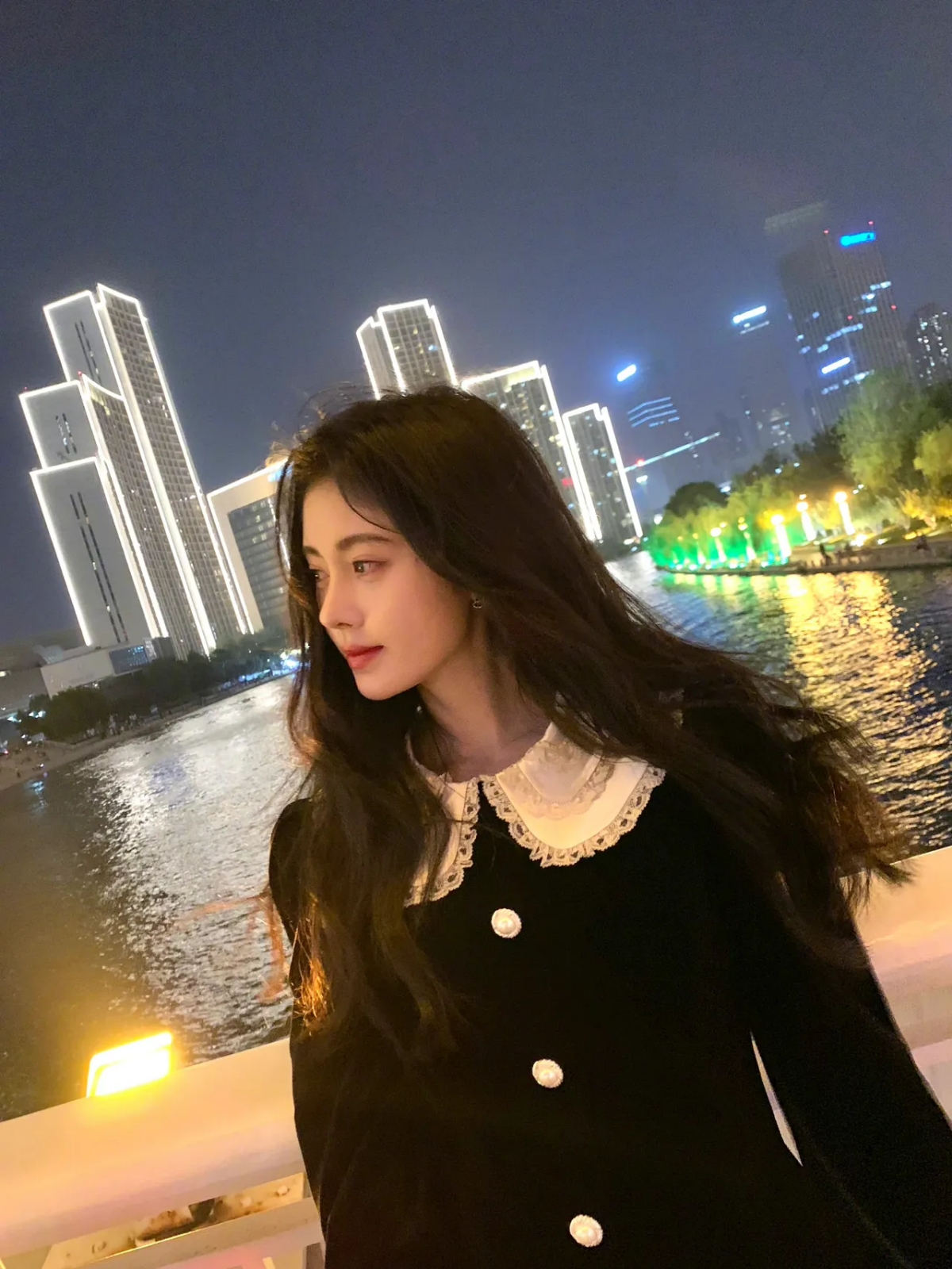 美女图片微信头像背影酷霸气_美女头像清新自然
