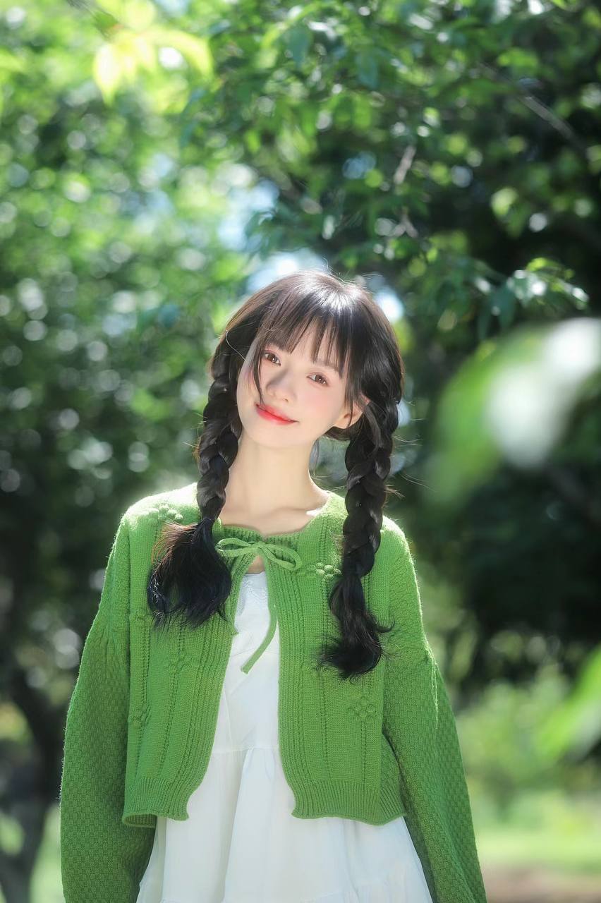美女头像甜美背影_美女照片游泳写真壁纸