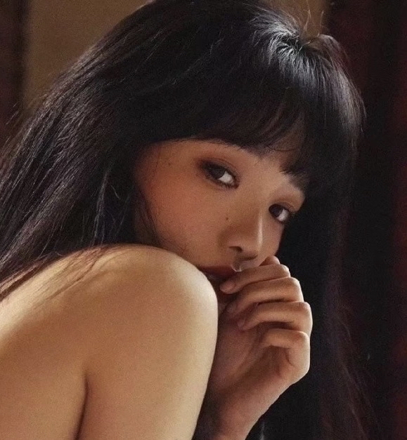 美女照片游泳卡通_美女高雅造型