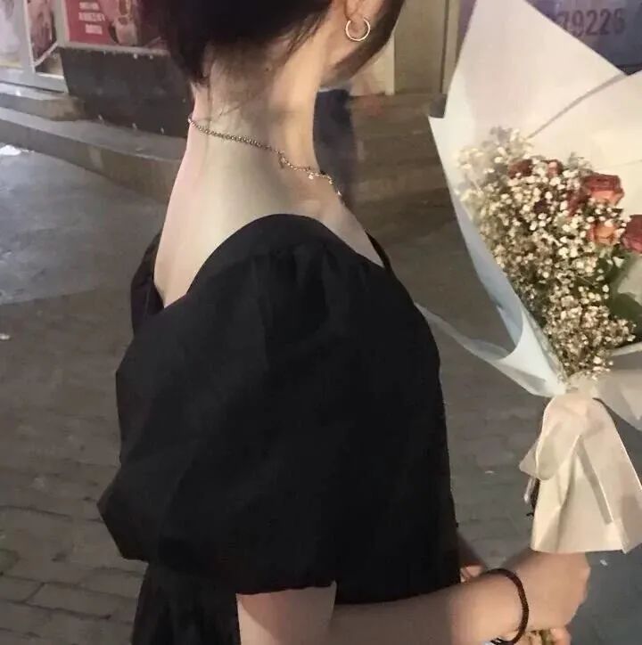 美女照片卡通教程_美女照片游泳写真素材