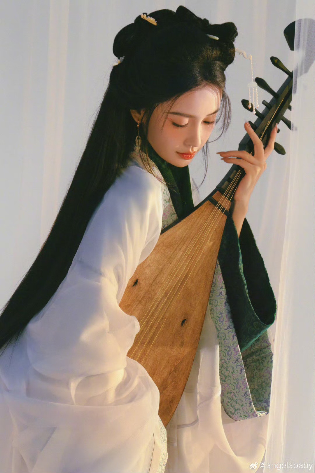 美女壁纸手机壁纸_美女头像真人微信