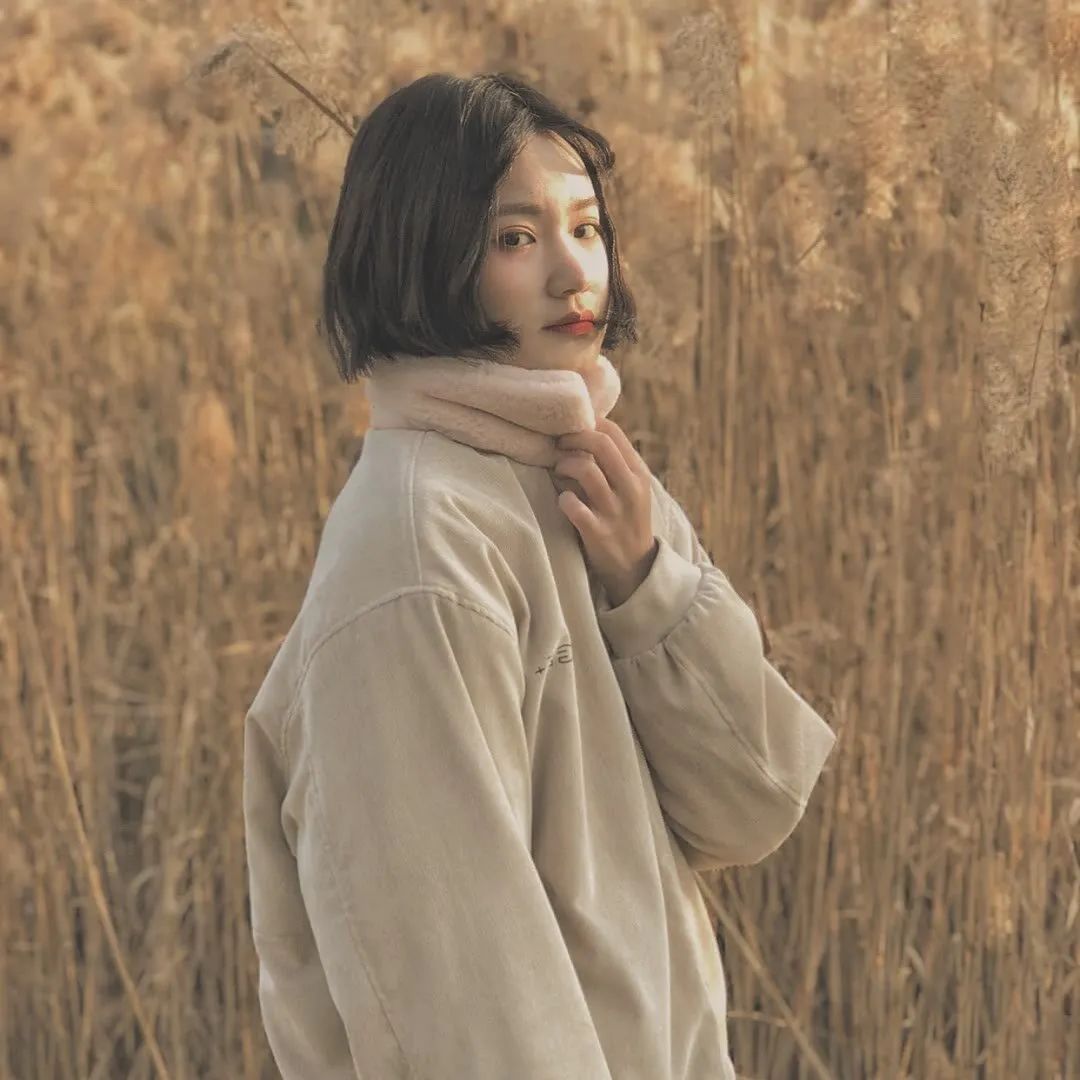 美女照片真人图片背面_美女照片背影侧面唯美