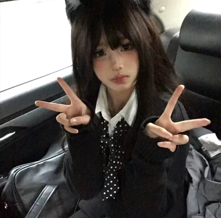 美女时尚街拍_美女头像真人高冷