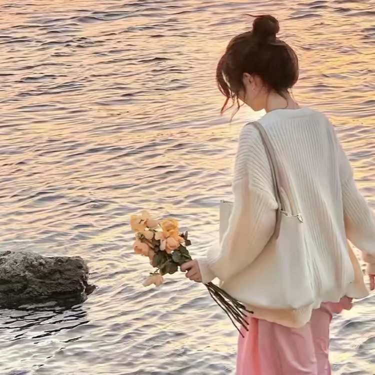 美女时尚街拍_美女头像真人氛围感