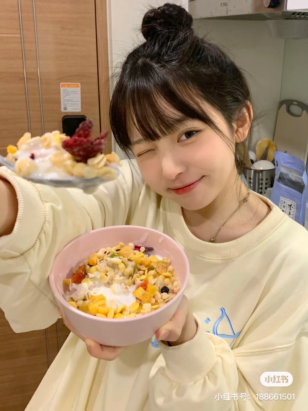 入乡随味_美女头像真人版