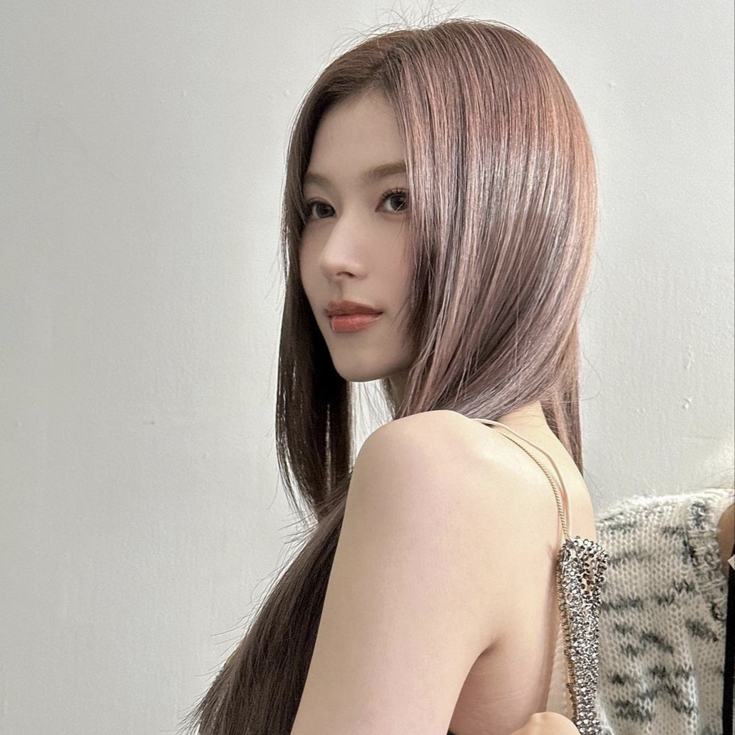 美女自拍背影微信头像_美女头像真人职业