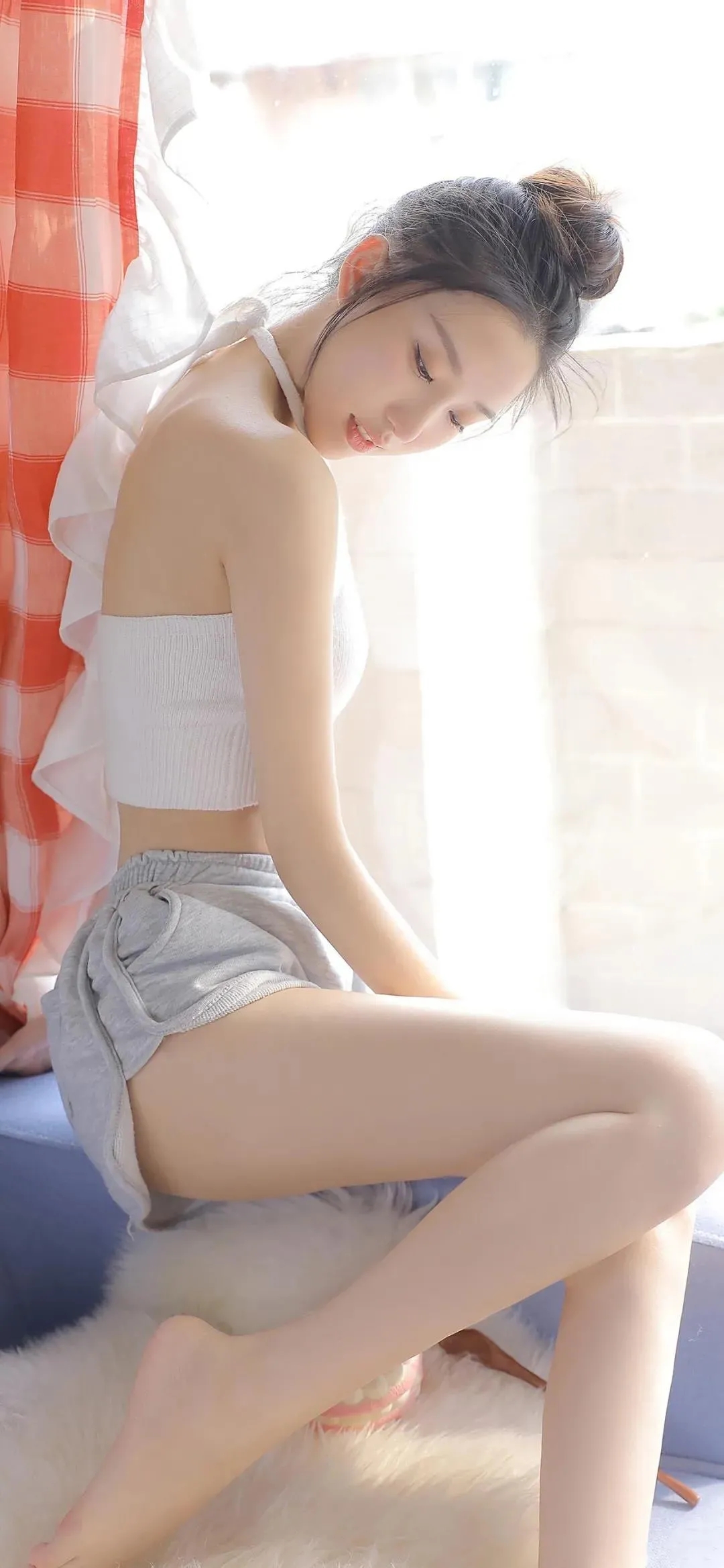美女壁纸动漫_美女照片游泳卡通