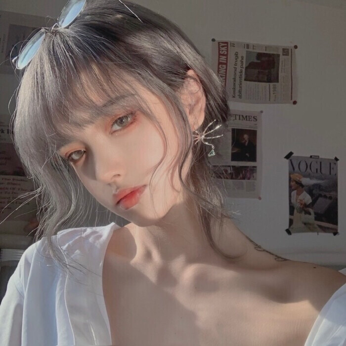 美女自拍背影微信头像_美女头像真人头像高冷