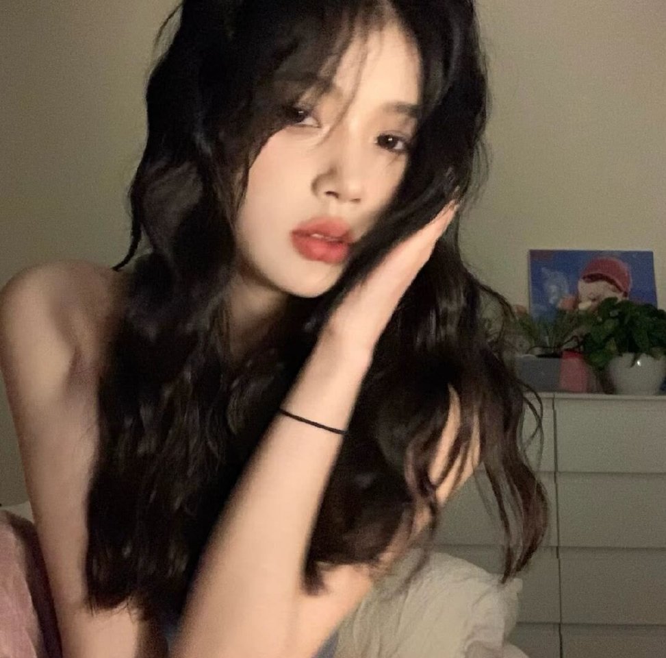 情满穹舆_美女照片