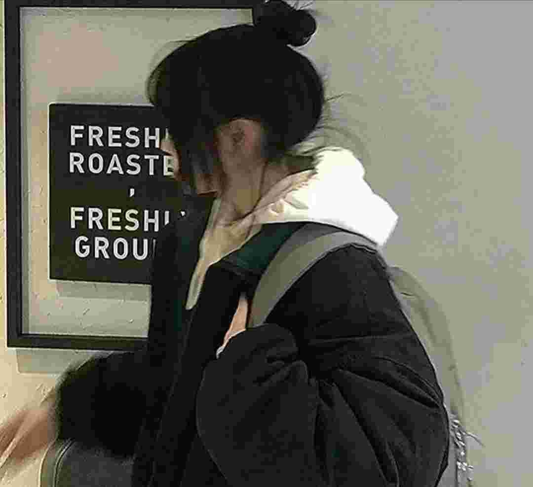 美女照片游泳写真素材_美女头像真人头像