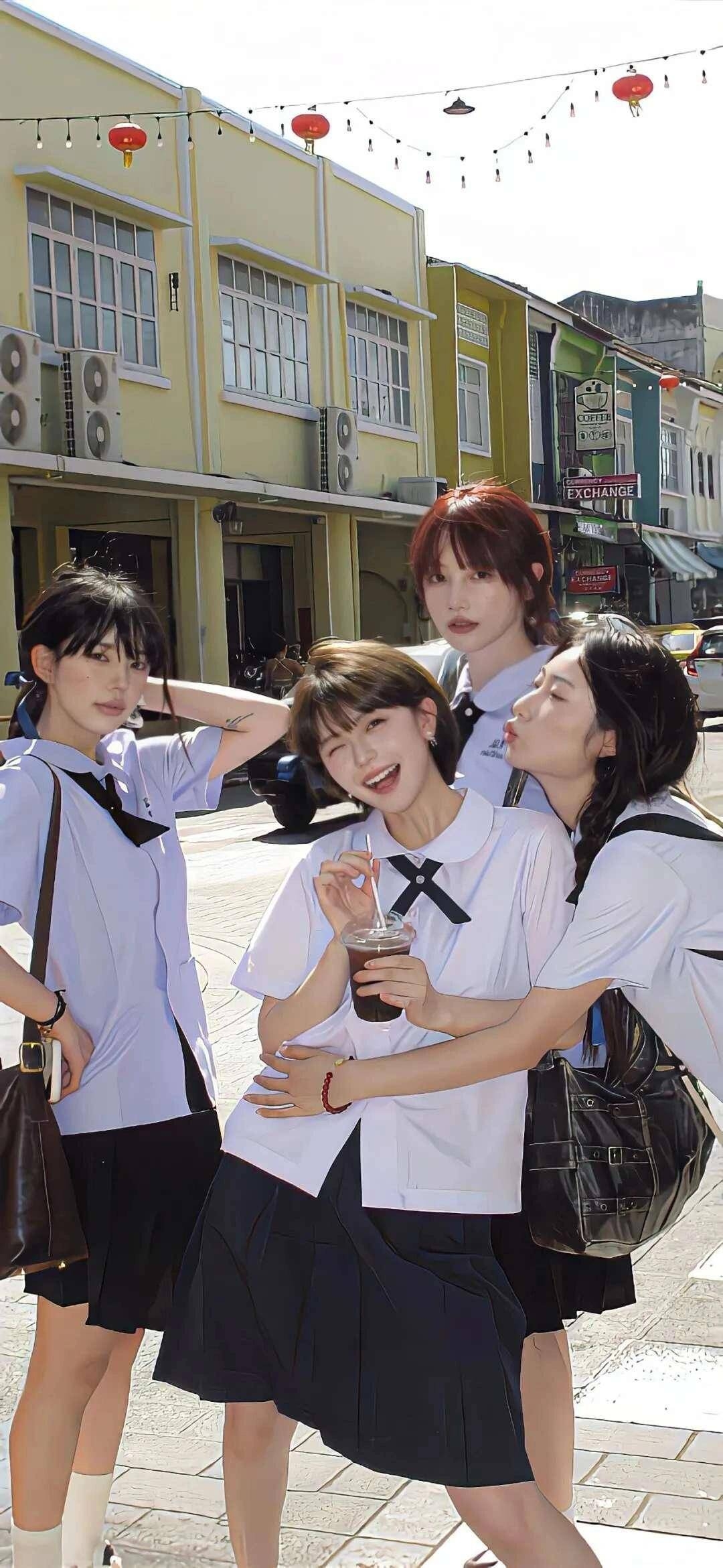 美女壁纸风景_美女照片游泳写真素材