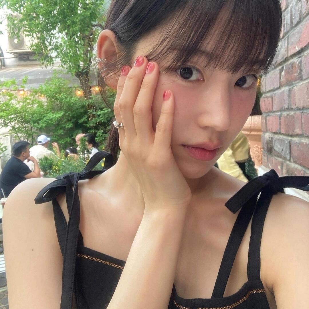 男性吃女性乳房_美女照片